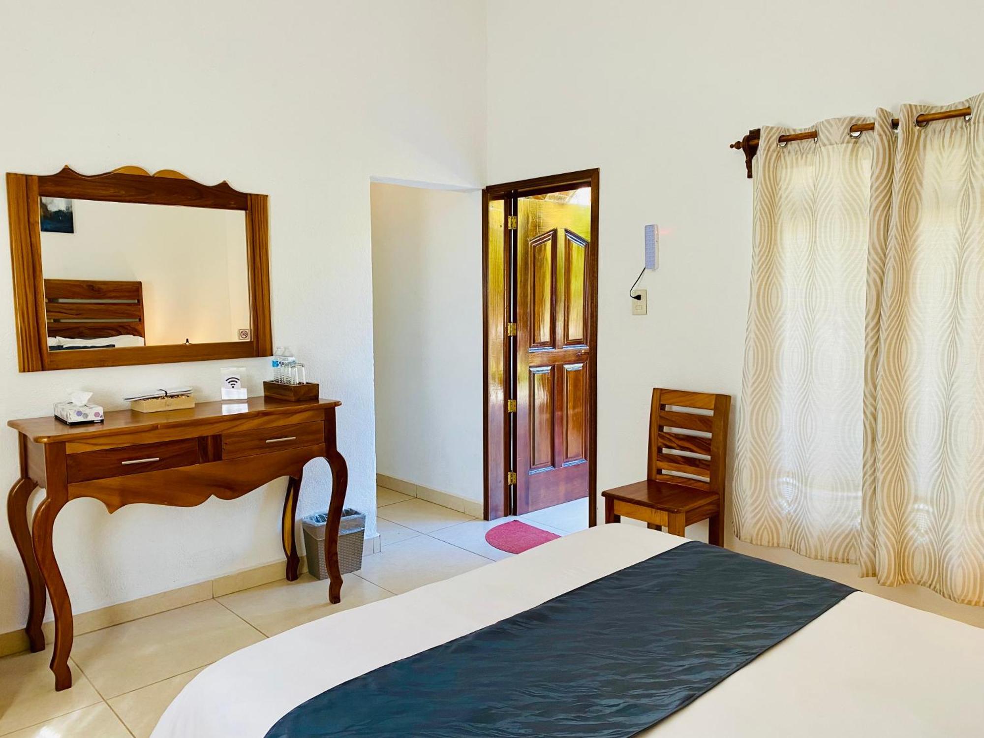 Club Vergel Resort Bernal Esterno foto