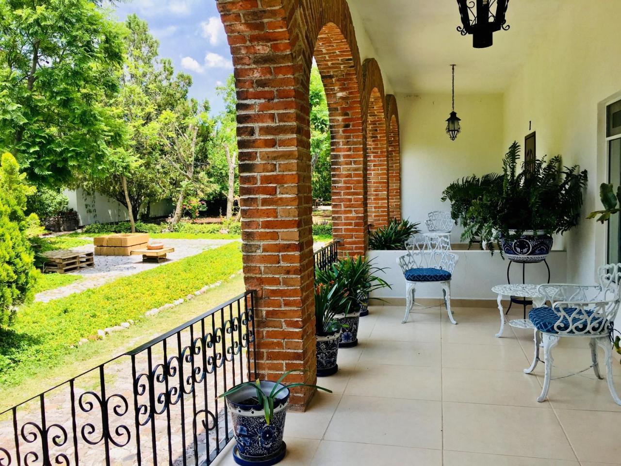 Club Vergel Resort Bernal Esterno foto