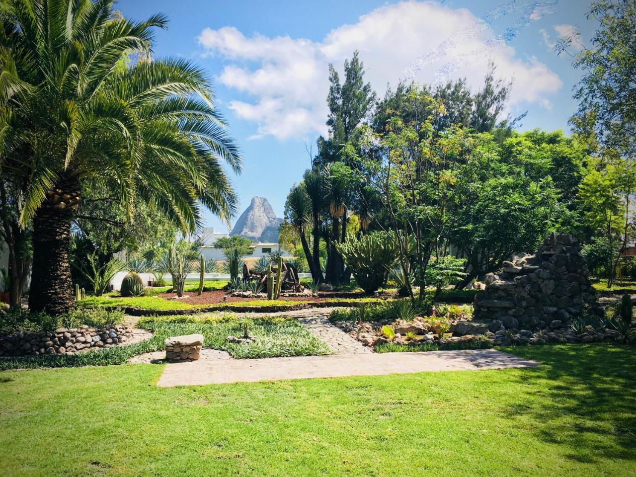Club Vergel Resort Bernal Esterno foto